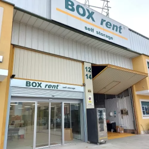 Entrada trasteros Box rent